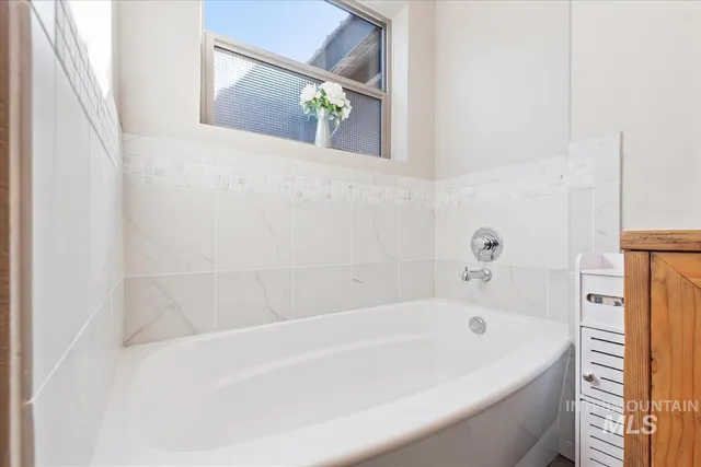 $735,000 | 34 Crosstimber Loop, Garden Valley, ID 83622