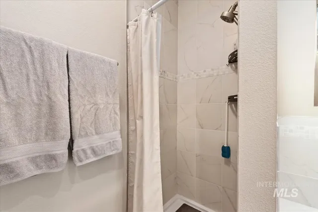 $735,000 | 34 Crosstimber Loop, Garden Valley, ID 83622