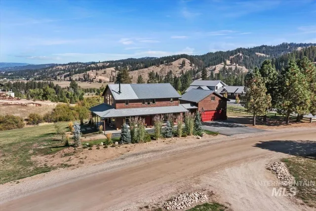 $735,000 | 34 Crosstimber Loop, Garden Valley, ID 83622