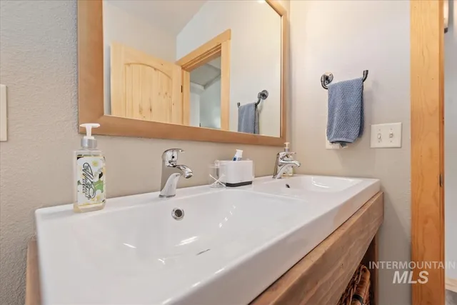 $735,000 | 34 Crosstimber Loop, Garden Valley, ID 83622