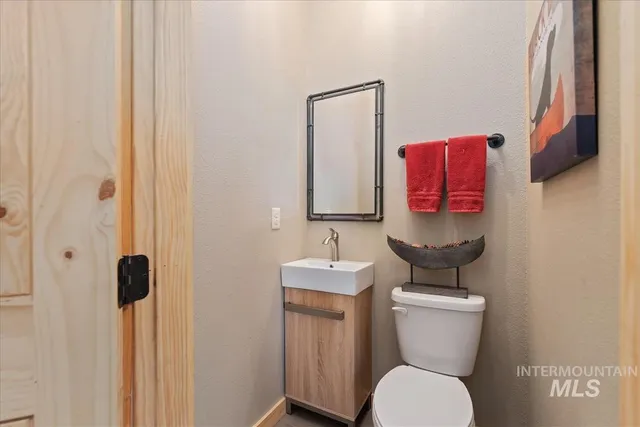 $735,000 | 34 Crosstimber Loop, Garden Valley, ID 83622