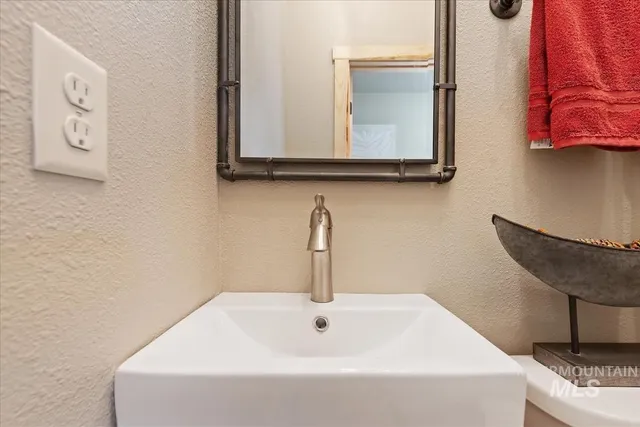 $735,000 | 34 Crosstimber Loop, Garden Valley, ID 83622