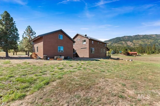 $735,000 | 34 Crosstimber Loop, Garden Valley, ID 83622