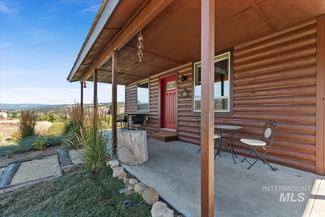 $735,000 | 34 Crosstimber Loop, Garden Valley, ID 83622