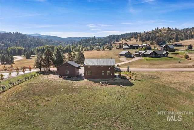 $735,000 | 34 Crosstimber Loop, Garden Valley, ID 83622