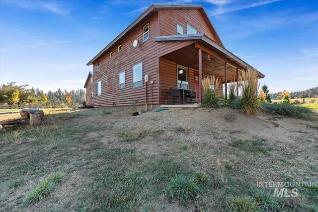 $735,000 | 34 Crosstimber Loop, Garden Valley, ID 83622