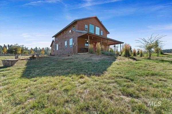 $735,000 | 34 Crosstimber Loop, Garden Valley, ID 83622
