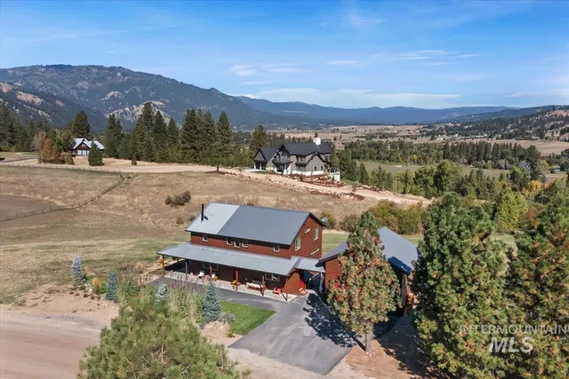 $735,000 | 34 Crosstimber Loop, Garden Valley, ID 83622
