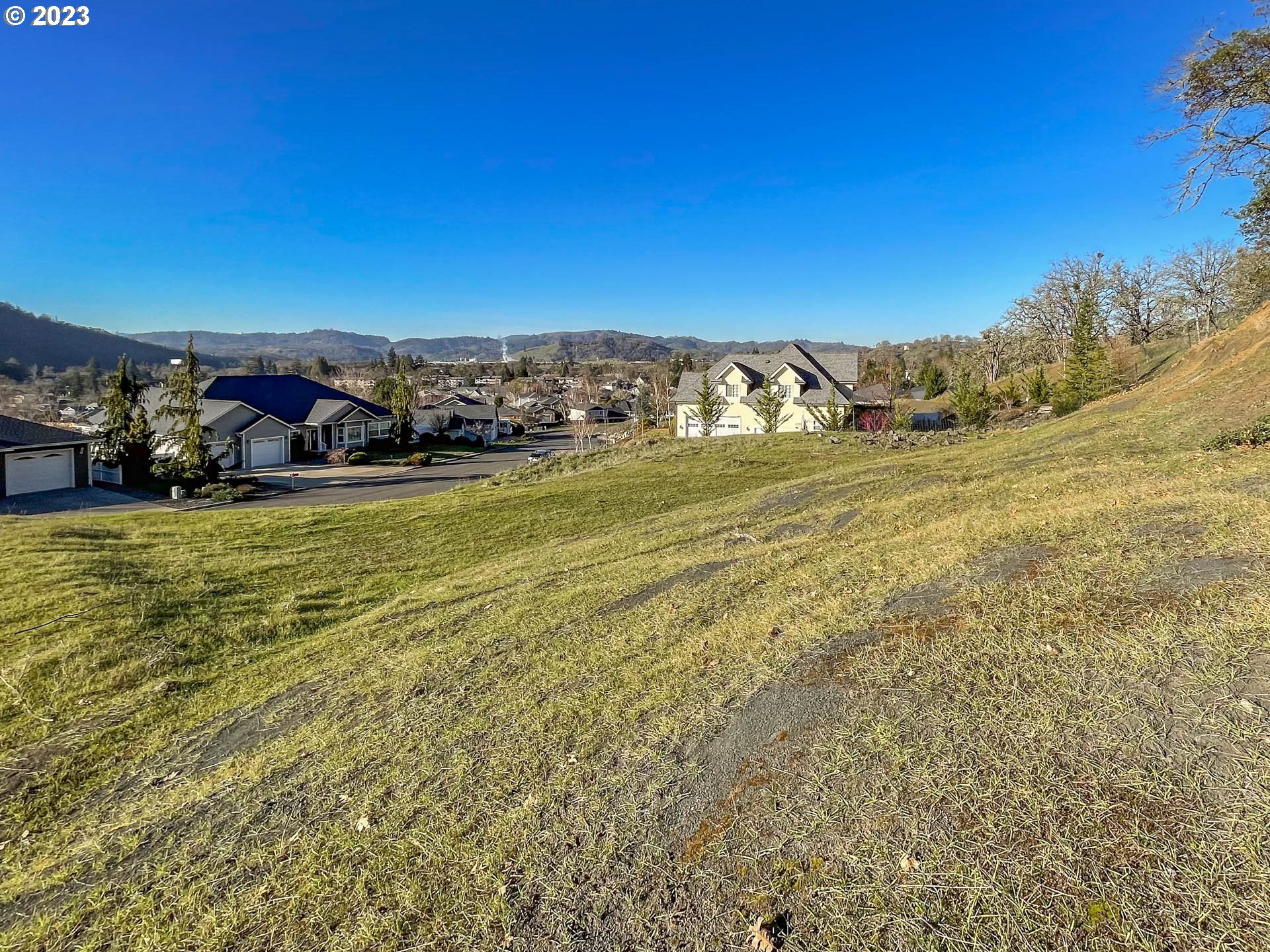 817 North View Drive Winchester, OR 97495 - Photo 7 of 11 a view of a ocean view