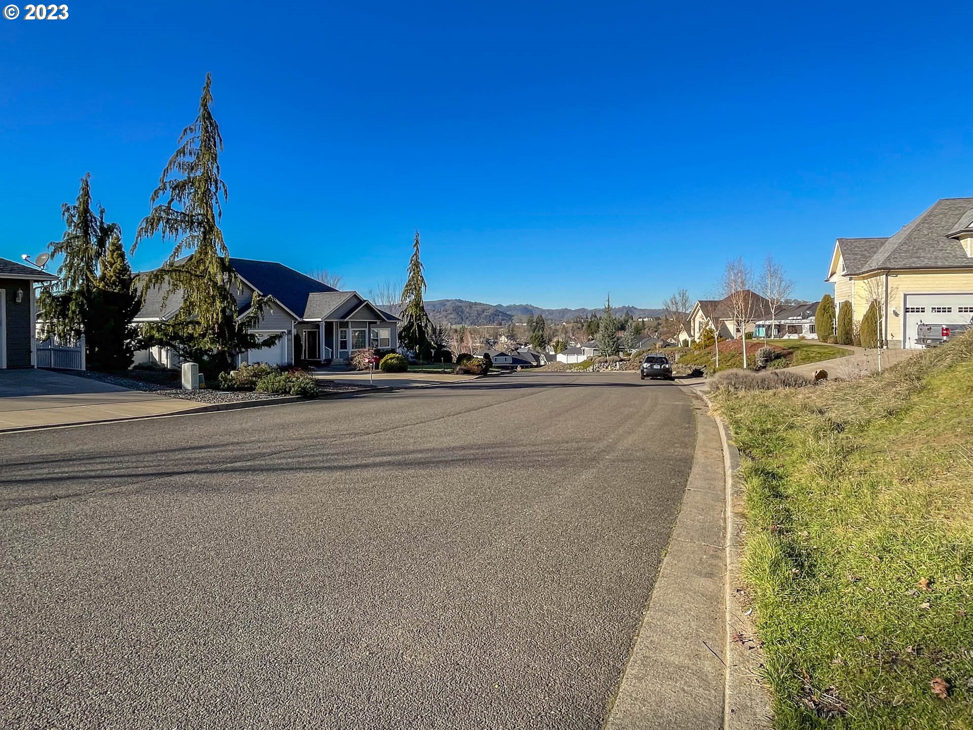 817 North View Drive Winchester, OR 97495 - Photo 10 of 11 a view of a terrace with a yard