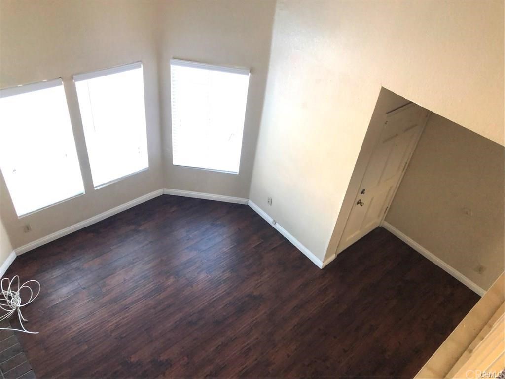 632 North Birch Avenue Rialto, CA 92376 - Photo 3 of 24 an entryway with window