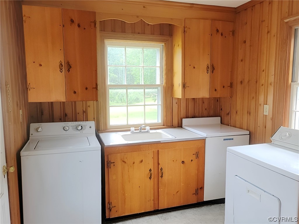 2631 White Chapel Road Lancaster, VA 22503 - Photo 8 of 19 a utility room with dryer and washer