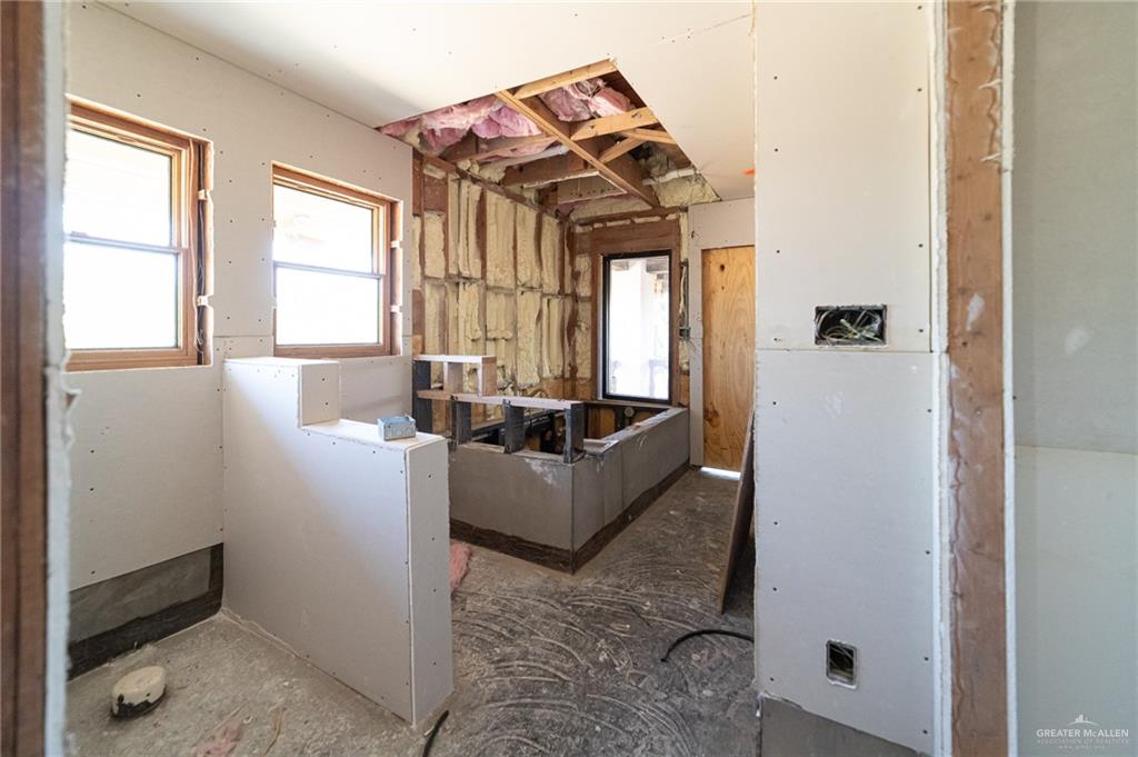 2136 East Mile 3 Road Palmhurst, TX 78573 - Photo 13 of 18 a living room with furniture and a window