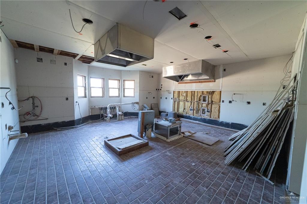2136 East Mile 3 Road Palmhurst, TX 78573 - Photo 15 of 18 a living room with furniture and kitchen view