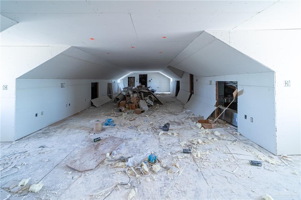 2136 East Mile 3 Road Palmhurst, TX 78573 - Photo 7 of 18 a view of a garage