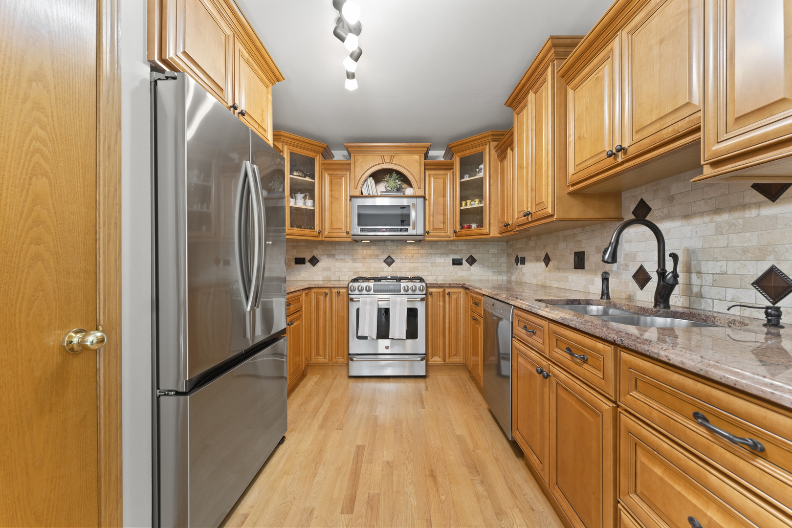 141 Crescent Lane, Unit 141 Schaumburg, IL 60193 - Photo 11 of 33