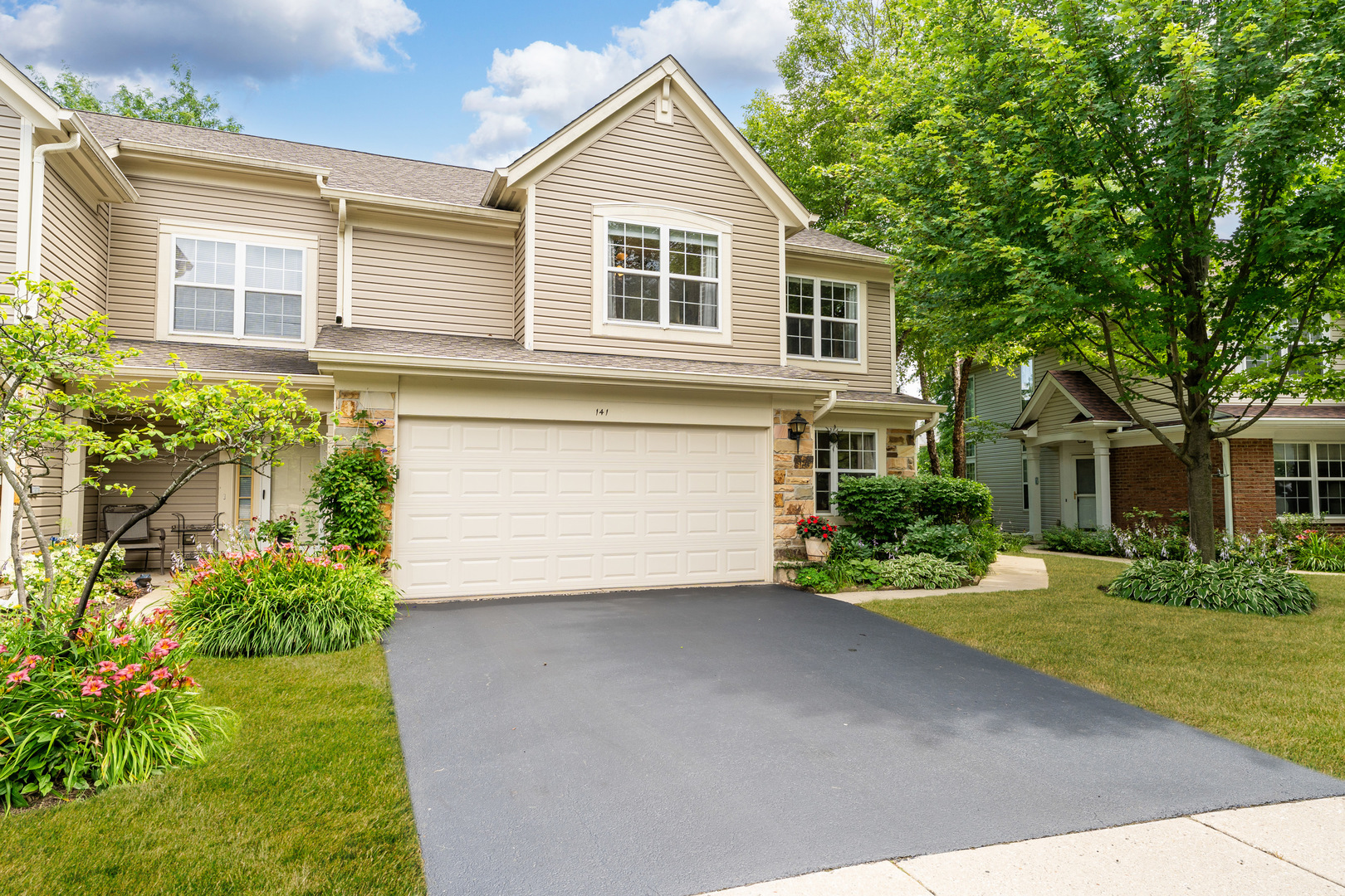 141 Crescent Lane, Unit 141 Schaumburg, IL 60193 - Photo 2 of 33