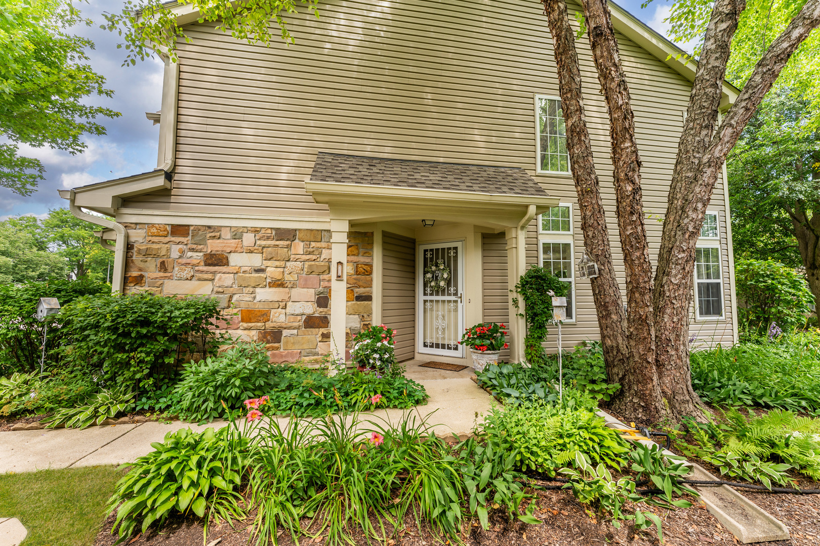 141 Crescent Lane, Unit 141 Schaumburg, IL 60193 - Photo 3 of 33