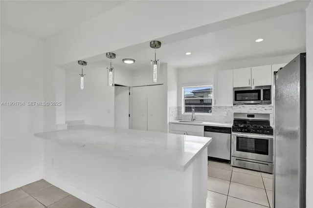 $3,899 | 5750 Northwest 111th Street, Hialeah, FL 33012