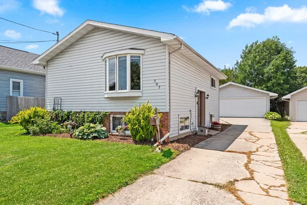 $249,900 | 707 North Sawyer Street, Oshkosh, WI 54902
