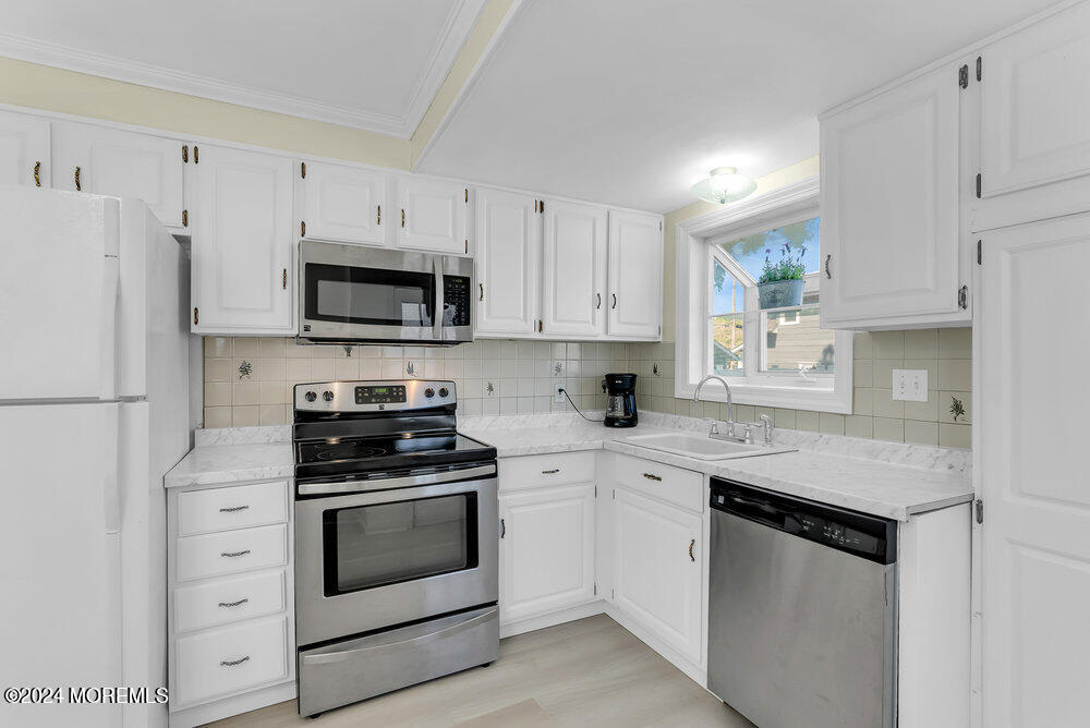 66 Carpenter Street Red Bank, NJ 07701 - Photo 14 of 35 018_mjb04390