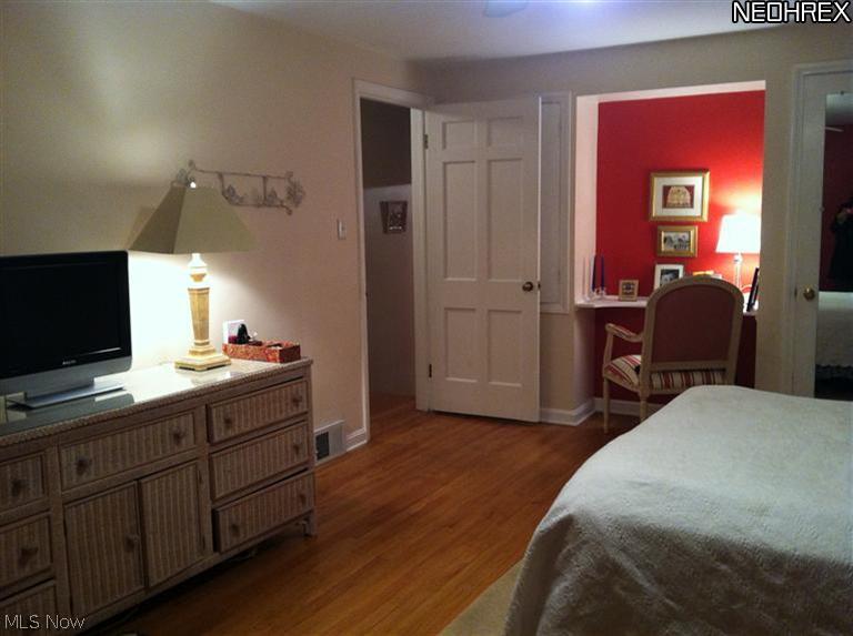 2424 Laurelhurst Road Cleveland, OH 44118 - Photo 10 of 12 Gallery Image 10