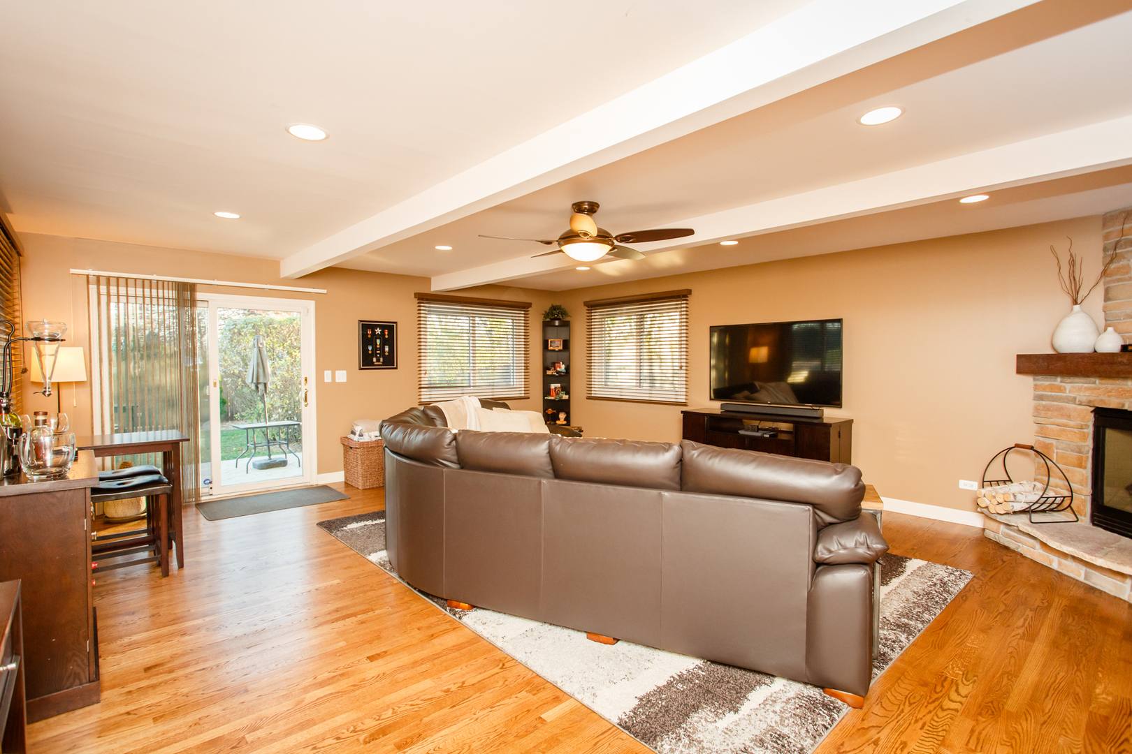 25 Mulberry Road Deerfield, IL 60015 - Photo 20 of 63 a living room with furniture and a flat screen tv