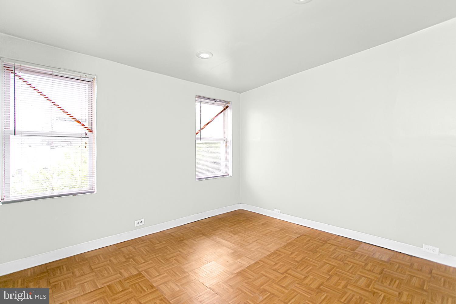 1524 Byrd Street Baltimore, MD 21230 - Photo 20 of 30 Two Huge Windows Fill the Space with Light