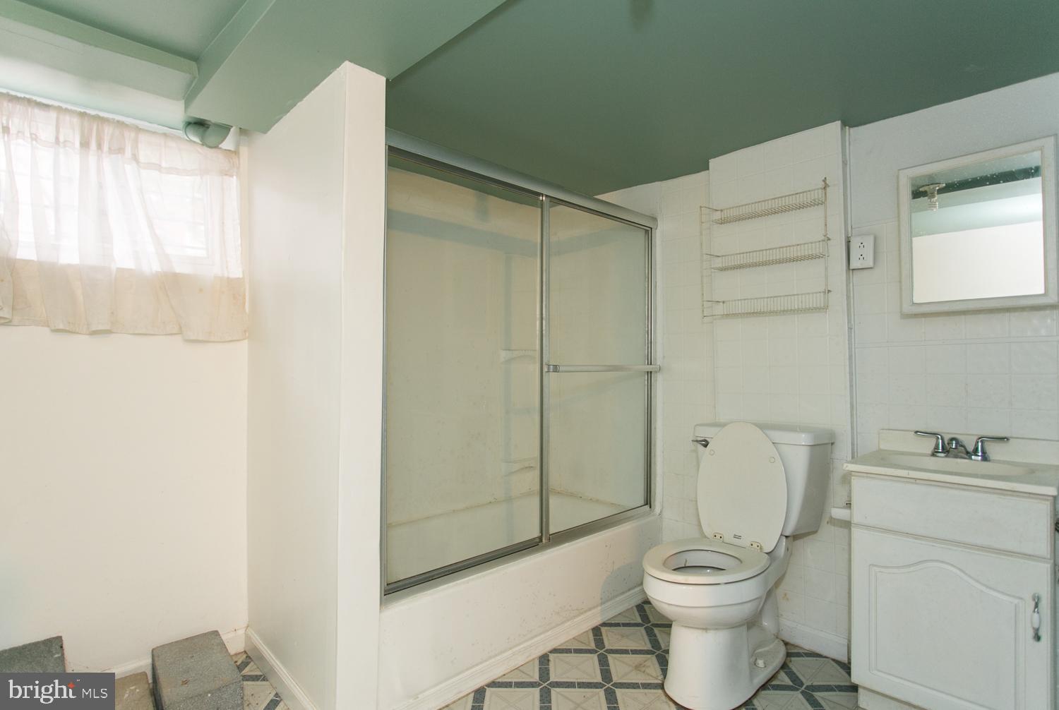 1524 Byrd Street Baltimore, MD 21230 - Photo 25 of 30 Full Bath in the basement