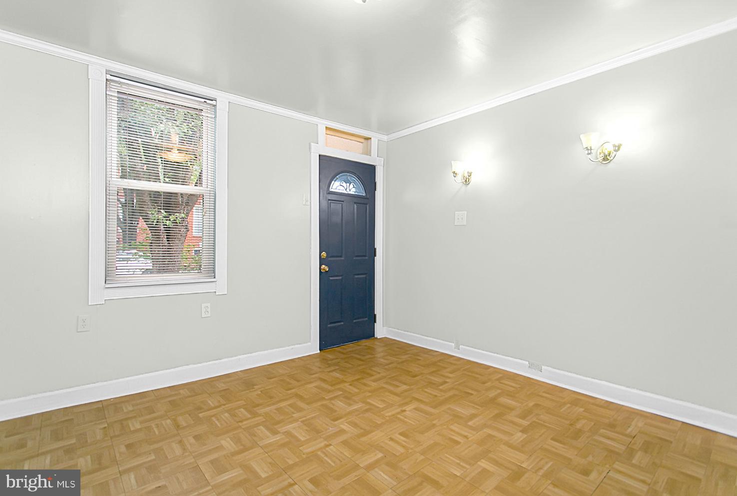 1524 Byrd Street Baltimore, MD 21230 - Photo 5 of 30 Lots of light !
