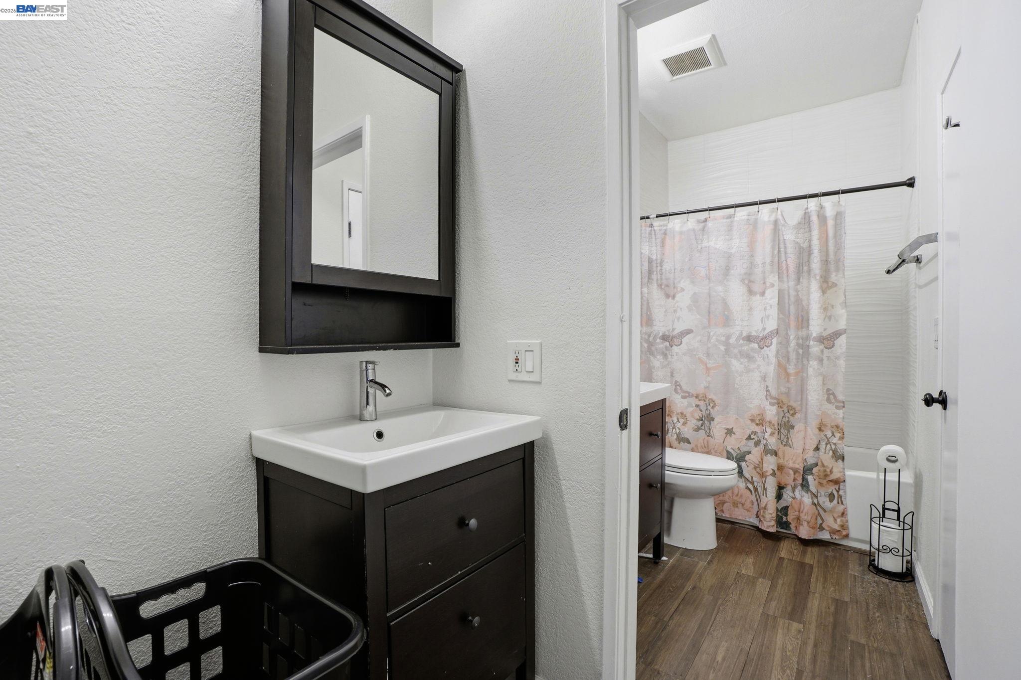 1405 Forest Run Hercules, CA 94547 - Photo 21 of 26 a bathroom with a sink toilet and shower