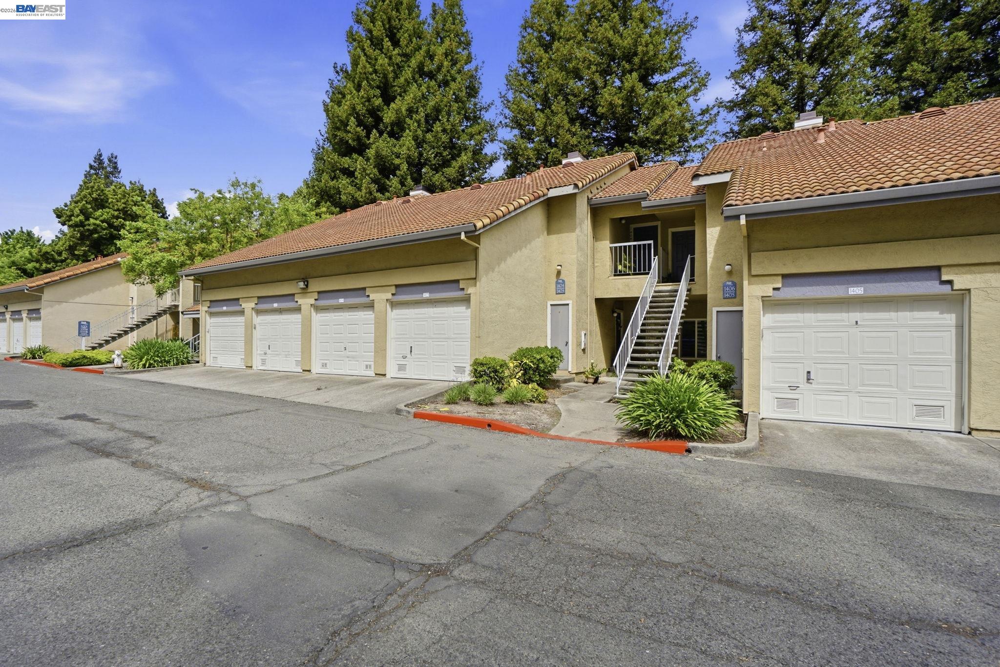 1405 Forest Run Hercules, CA 94547 - Photo 3 of 26 front view of a house with a yard