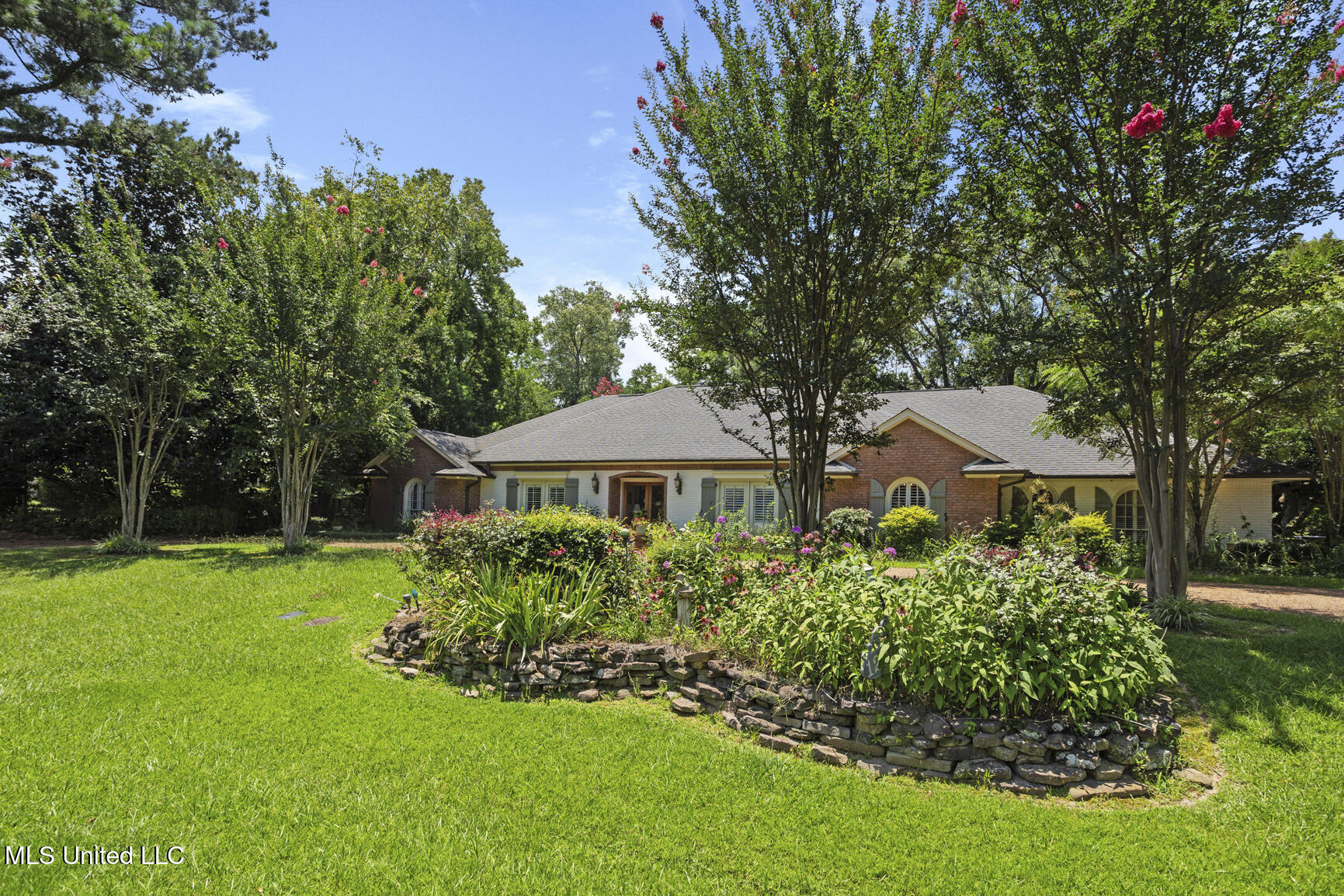 127 Winged Foot Circle Jackson, MS 39211 - Photo 3 of 59 127 Winged Foot Circle-39