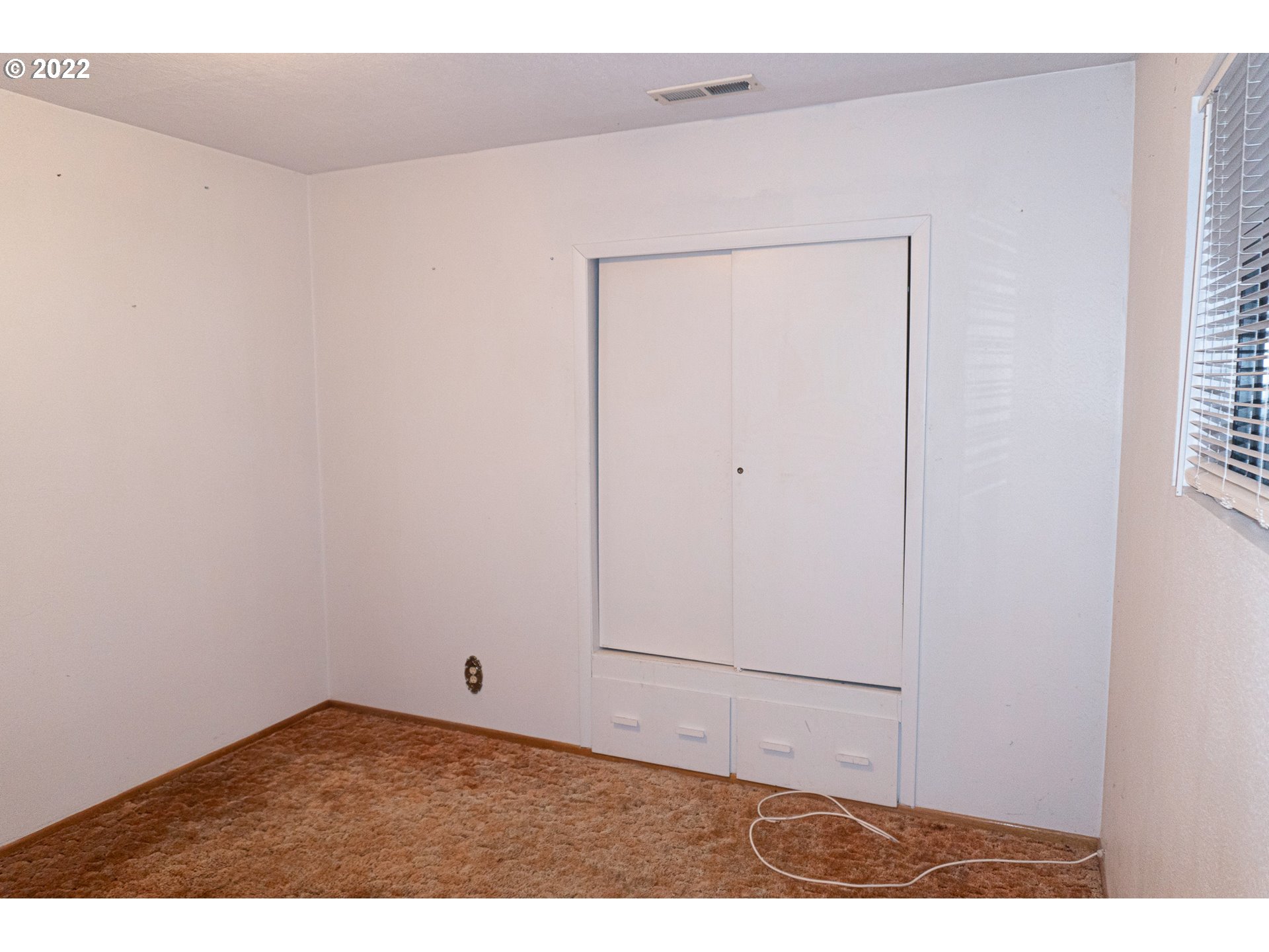 377 North Side Road Sutherlin, OR 97479 - Photo 13 of 20 a view of an empty room