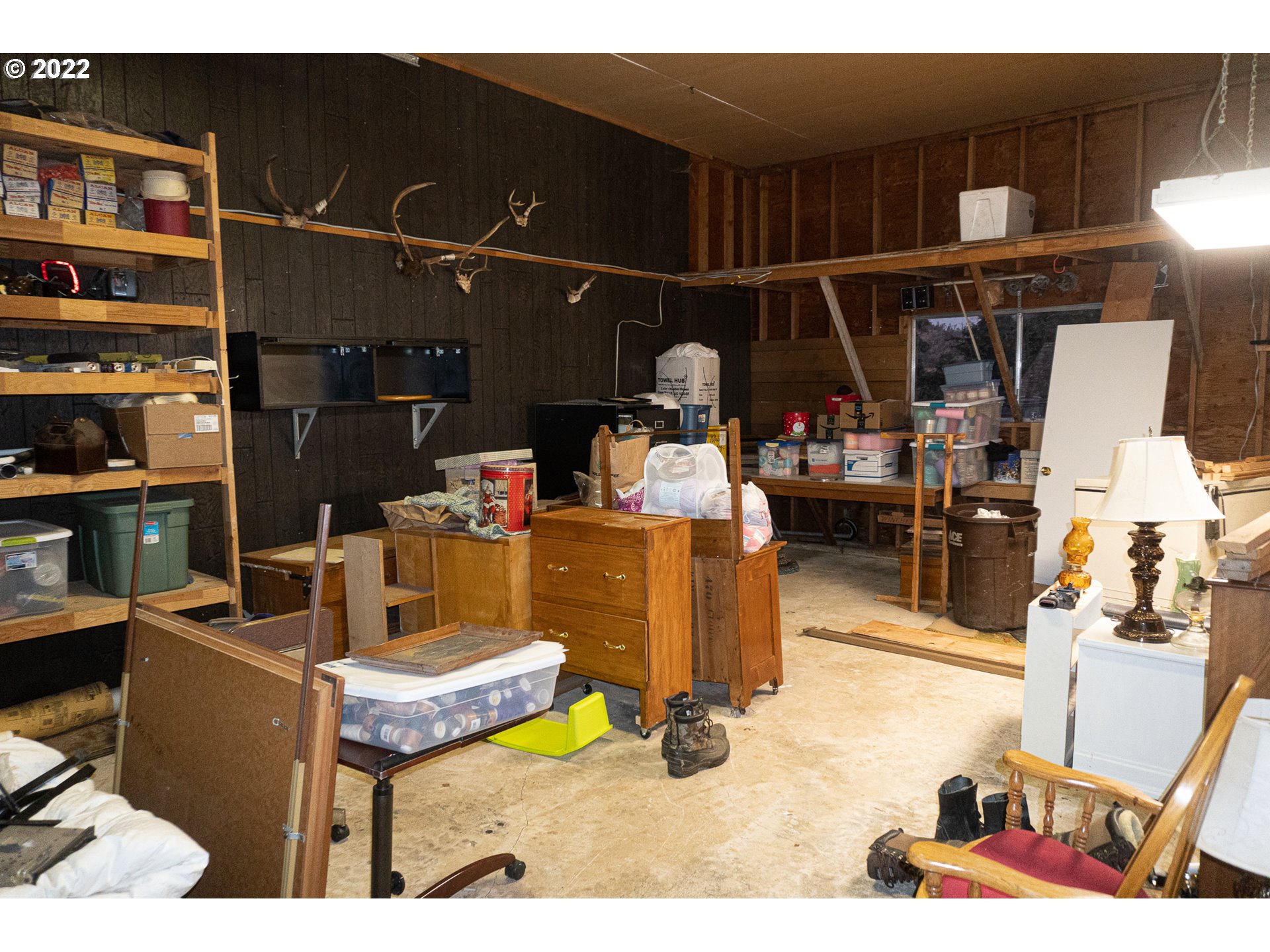 377 North Side Road Sutherlin, OR 97479 - Photo 18 of 20 a room with lots of furniture and clutter