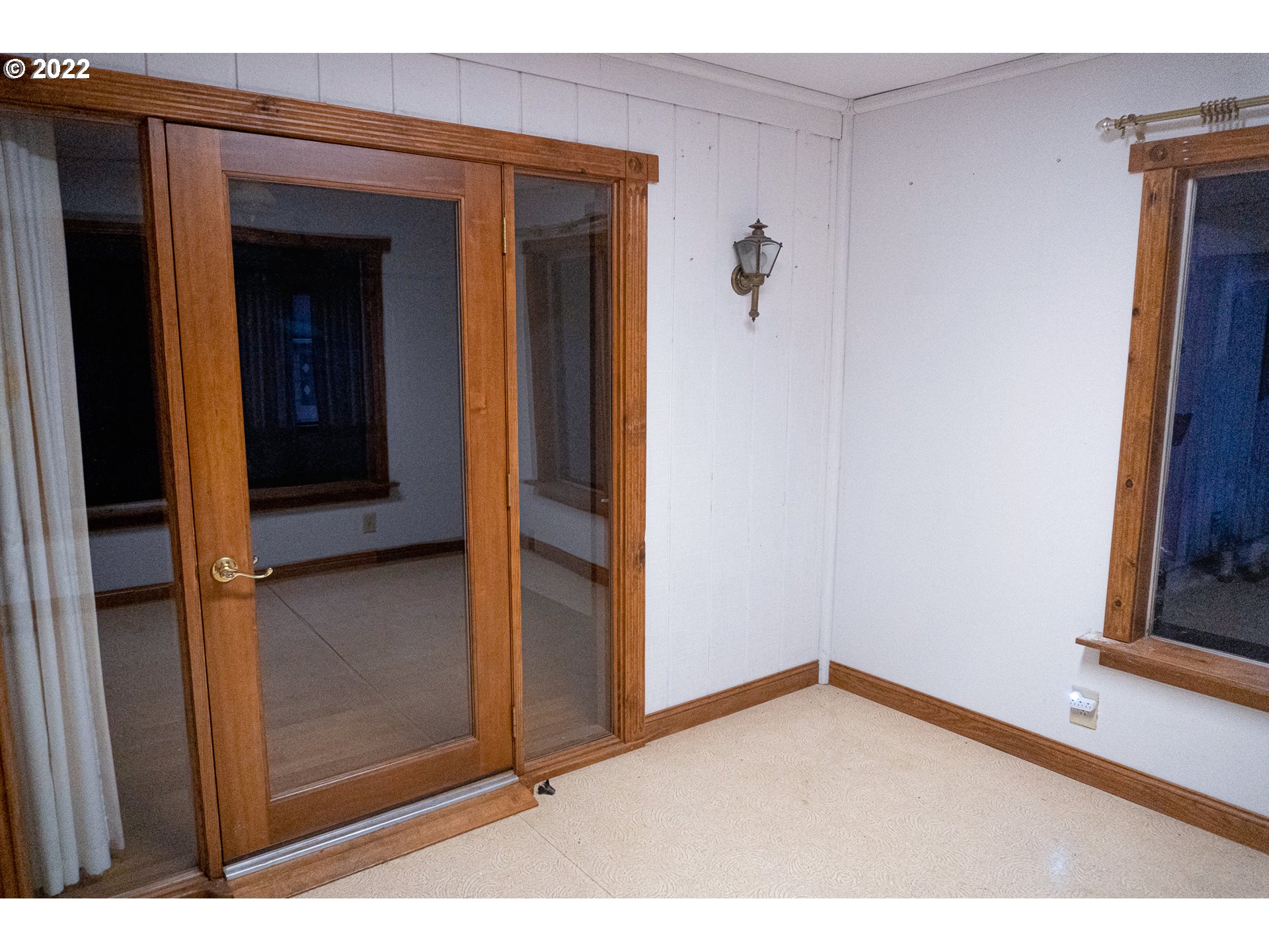 377 North Side Road Sutherlin, OR 97479 - Photo 4 of 20 a view of empty room