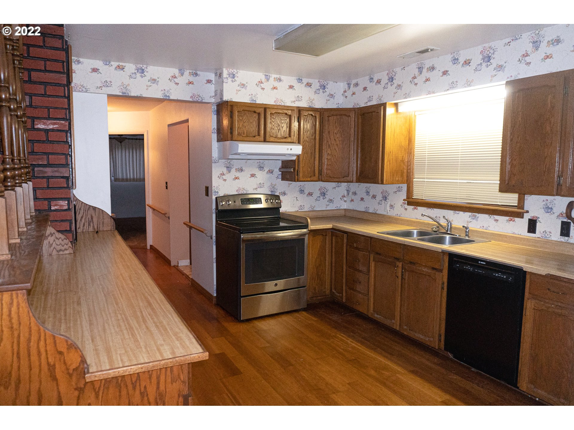 377 North Side Road Sutherlin, OR 97479 - Photo 7 of 20 a kitchen with stainless steel appliances a sink cabinets and wooden floor