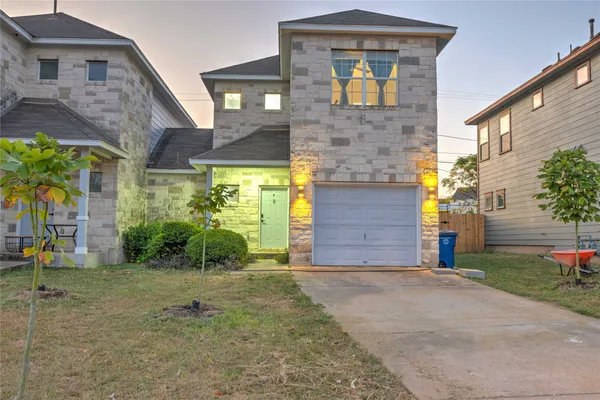 $2,395 | 7510 Lazy Creek Drive, Unit B, Austin, TX 78724