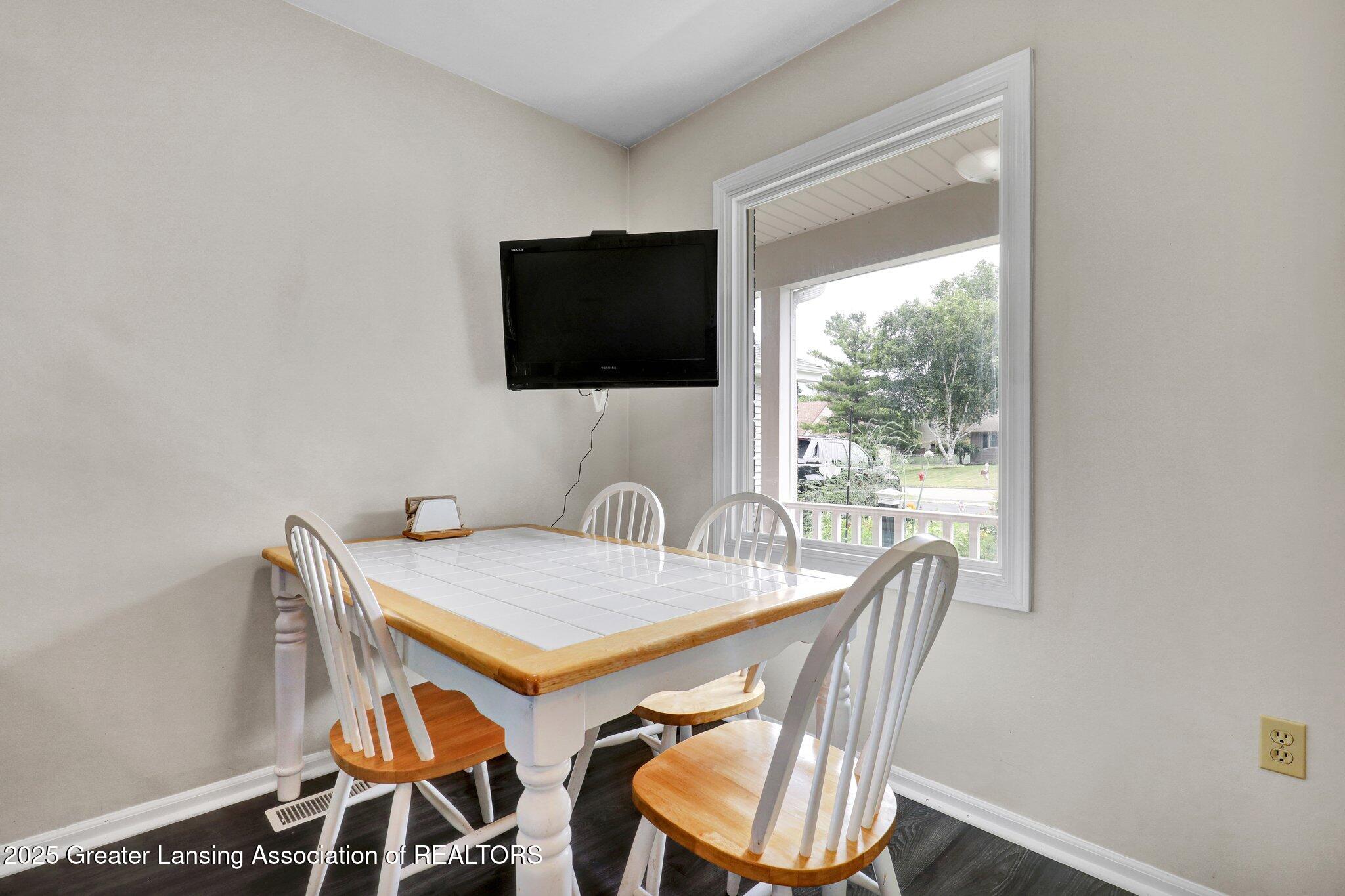 5463 Maple Ridge Road Haslett, MI 48840 - Photo 12 of 32 14-web-or-mls-Open Ended Media-13