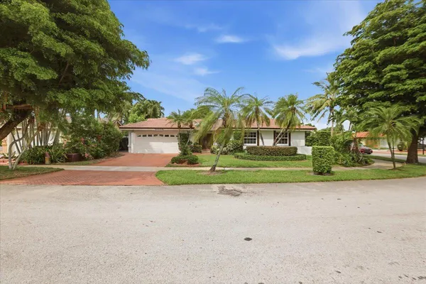 $4,000 | 20009 Northwest 66th Place, Hialeah, FL 33015