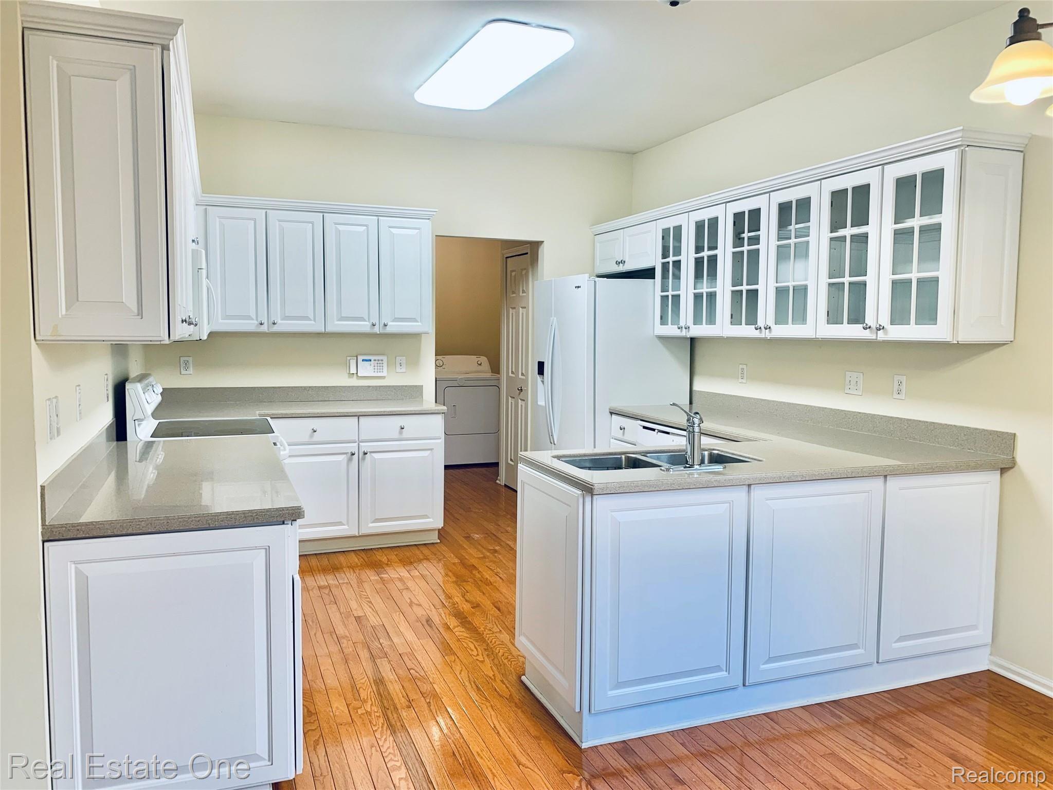 3841 Winding Brk Circle Rochester, MI 48309 - Photo 12 of 36 Plenty of Cabinets