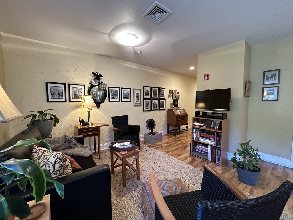 25 Alpine Street, Unit 8 Boston, MA 02136 - Photo 10 of 31 Gallery Image 10