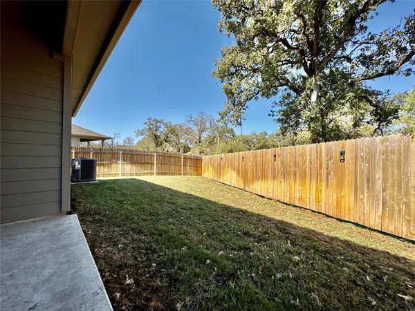 a view of back yard of the house