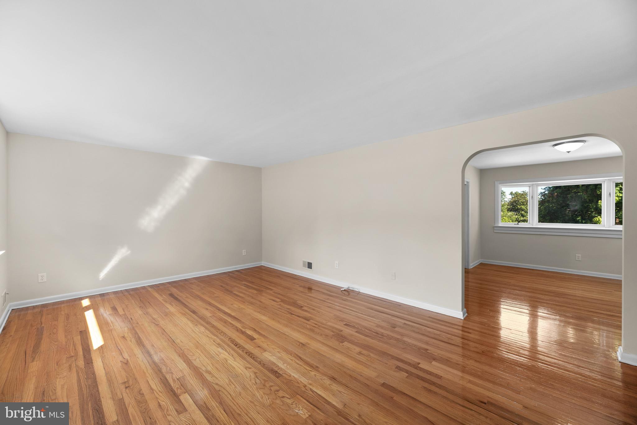 9071 Dunloggin Road Ellicott City, MD 21042 - Photo 4 of 39 Living Room