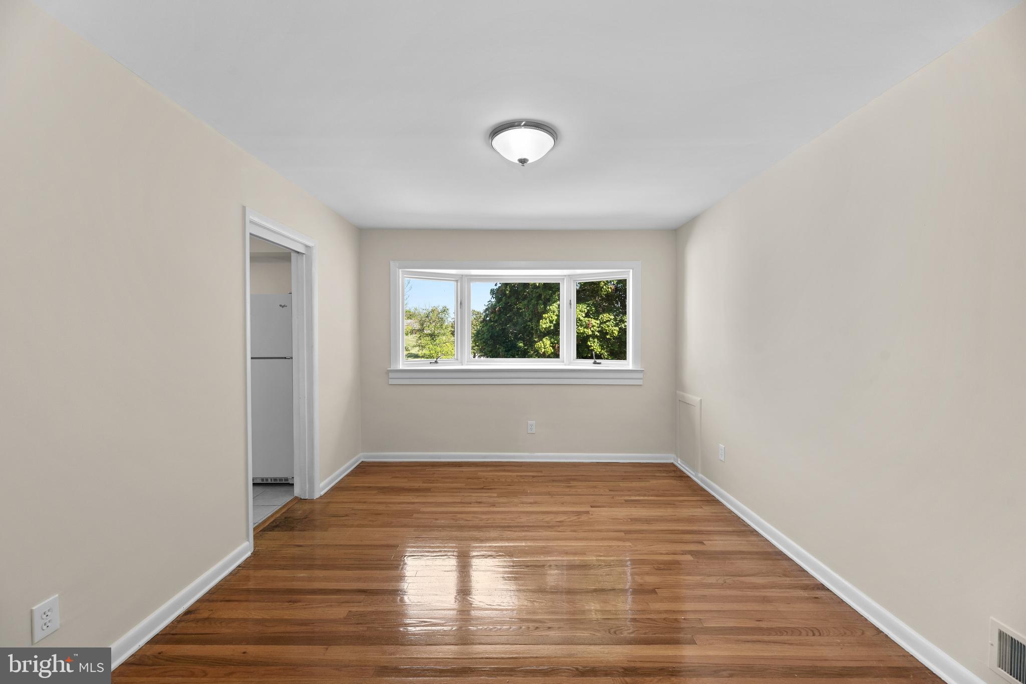 9071 Dunloggin Road Ellicott City, MD 21042 - Photo 5 of 39 Dining Room