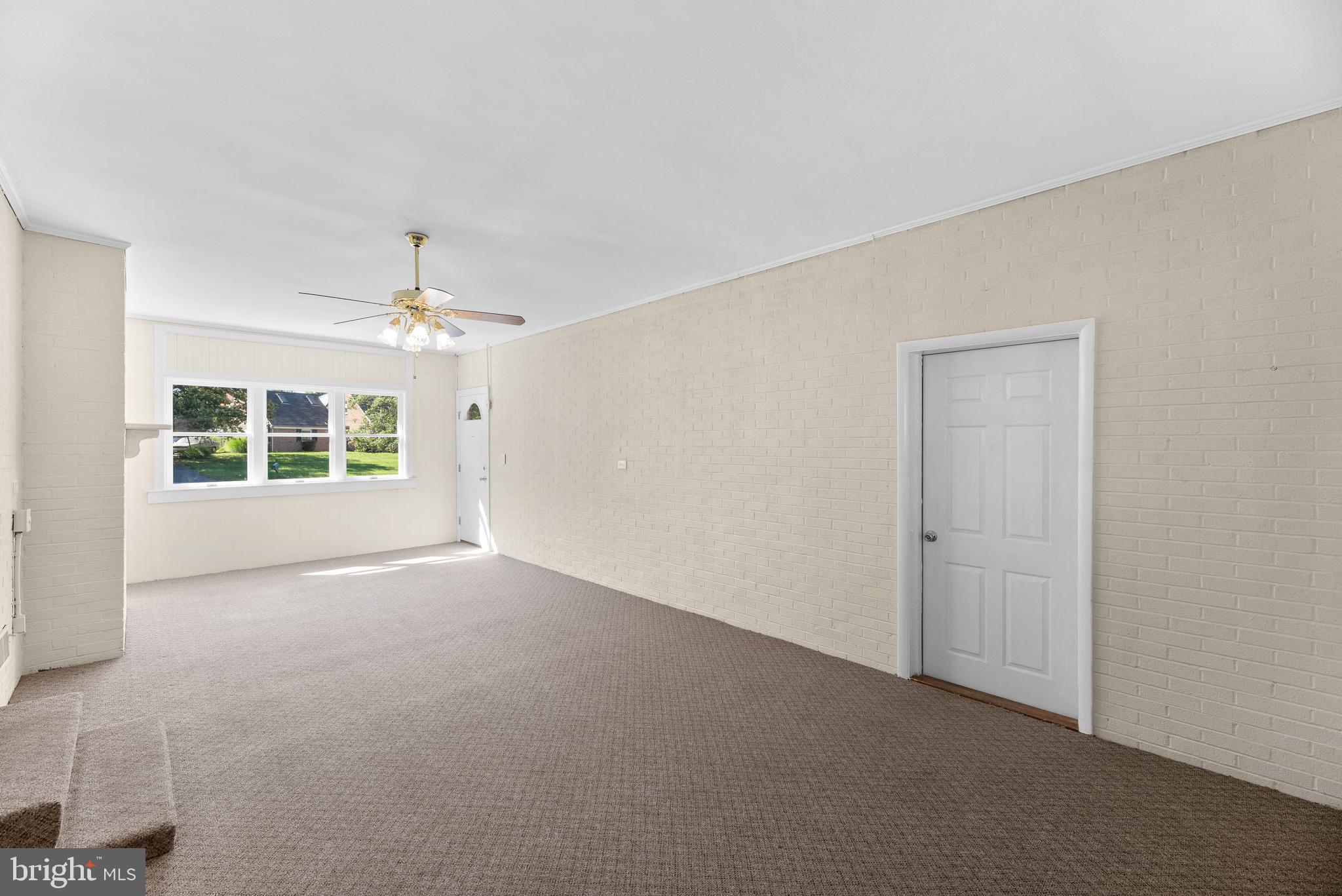9071 Dunloggin Road Ellicott City, MD 21042 - Photo 10 of 39 Family Room
