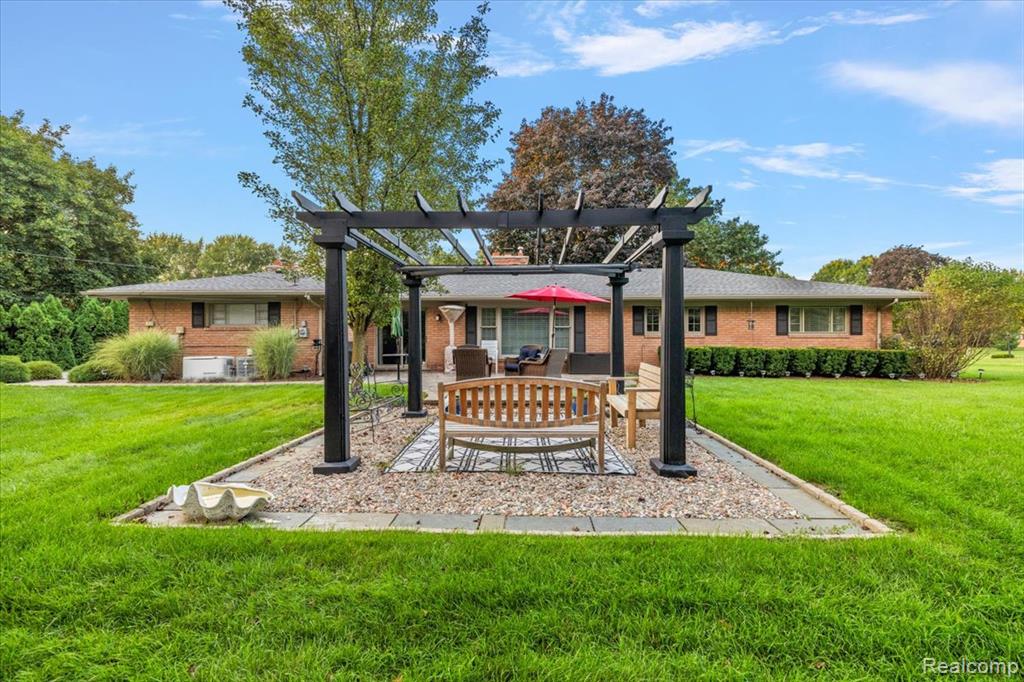 960 North Reading Road Bloomfield Hills, MI 48304 - Photo 35 of 43
