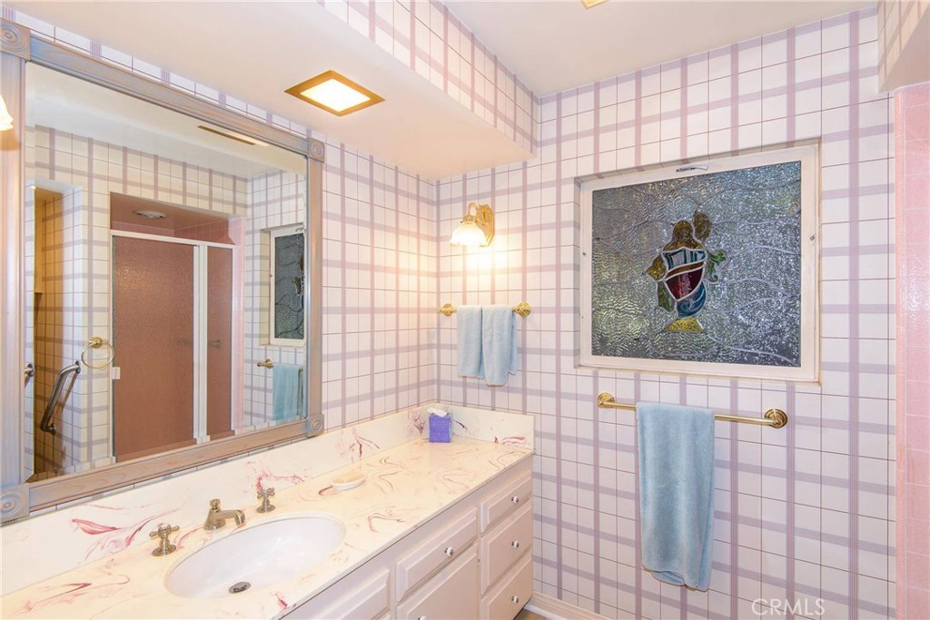 2721 Coral Ridge Road Rancho Palos Verdes, CA 90275 - Photo 18 of 24 a bathroom with a sink and a bathtub