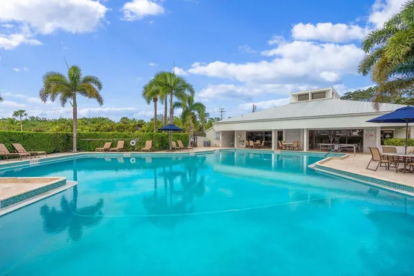 $950,000 | 1542 Jupiter Cove Drive, Unit 104, Jupiter, FL 33469