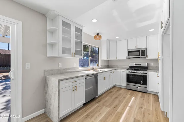 $489,999 | 1050 Landsford Street, Lancaster, CA 93535